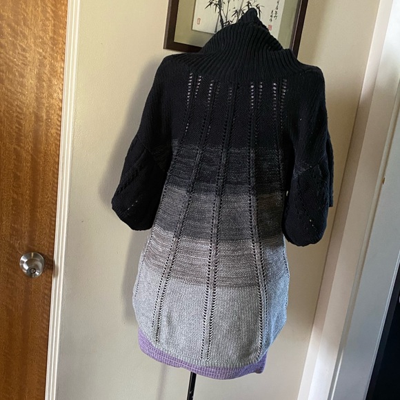 BCBG Ladies sweater w/kangaroo pocket - Picture 2 of 5